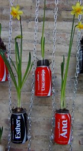 Jardín Vertical con latas de cocacola - Reciclado Creativo. Rosa Montesa