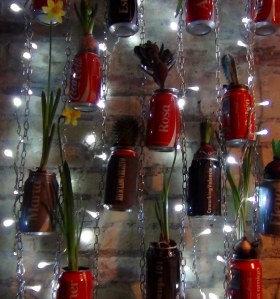 Jardín Vertical con latas de cocacola - Reciclado Creativo. Rosa Montesa